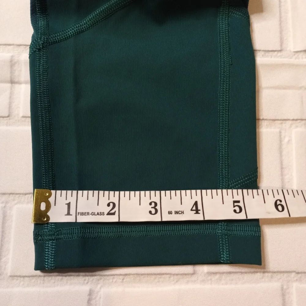 LULULEMON CROP LEGGINGS SIZE 6